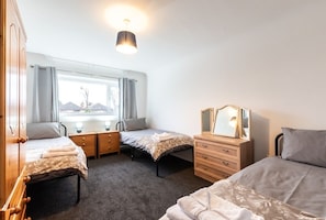 2 bedrooms, iron/ironing board, Internet, bed sheets