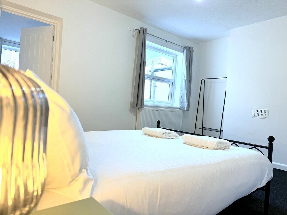 3 bedrooms, iron/ironing board, internet