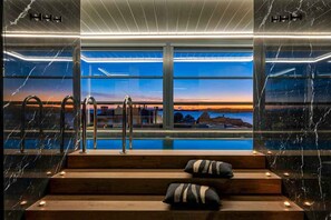 Piscine intérieure