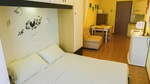 1 bedroom, iron/ironing board, bed sheets