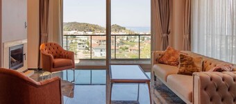 comfort 4-bedroom villa in Yalova with pool jacuzy fitness/WIFI and AC.