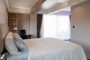 4 habitaciones, tabla de planchar con plancha, wifi y ropa de cama