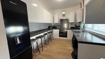 Micro-ondes, four, plaque de cuisson, grille-pain