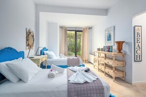 4 bedrooms, iron/ironing board, WiFi, bed sheets