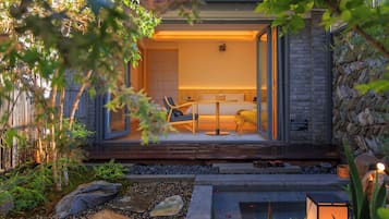 Signature Room | Terrace/patio
