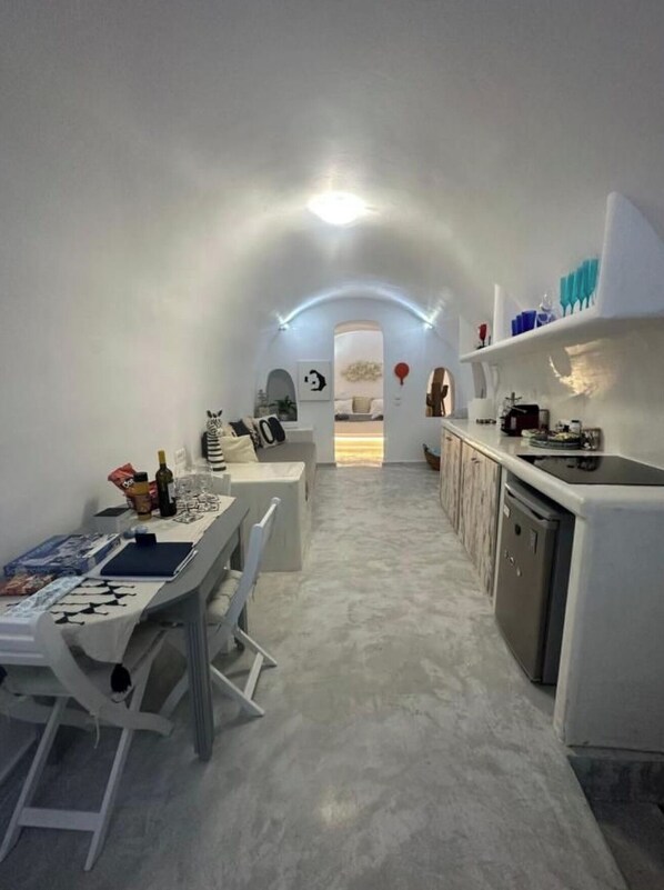 Private kitchen - On Santorini, in the center of the island at Messaria a typical Cycladic house (Fira)