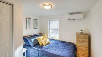 2 slaapkamers, een strijkplank/strijkijzer, gratis wifi, beddengoed