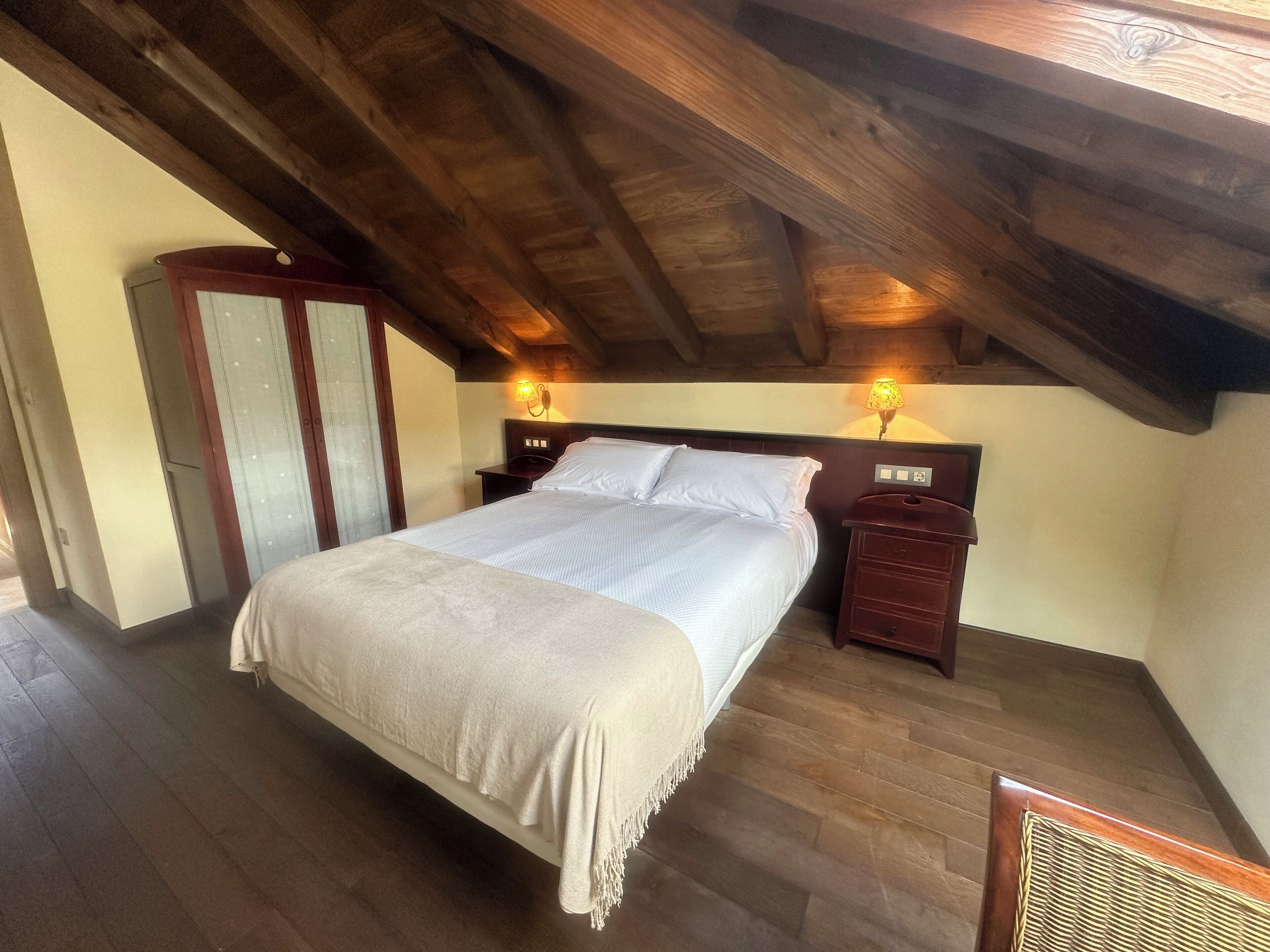 Suite familiar, balcón, vistas a la montaña | Colchones viscoelásticos y escritorio