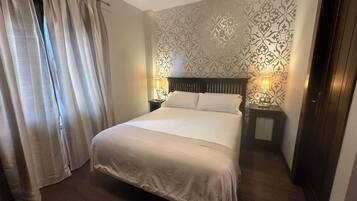 Habitación Confort doble | 1 dormitorio, colchones viscoelásticos, escritorio