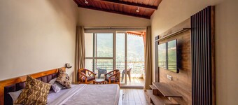 Shanti Kunjj : Lake View Room Galaxy