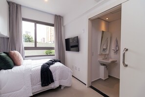 1 soverom, strykejern/-brett, sengetøy og rullestolvennlig