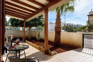 Vista frontal de la propiedad