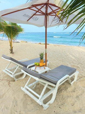 On the beach, white sand - Casa de Playa Villa Ruben (Guayacanes)
