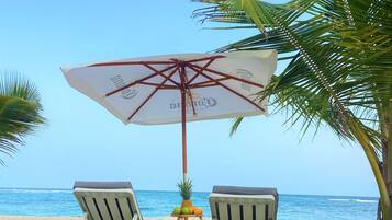 En la playa, arena blanca