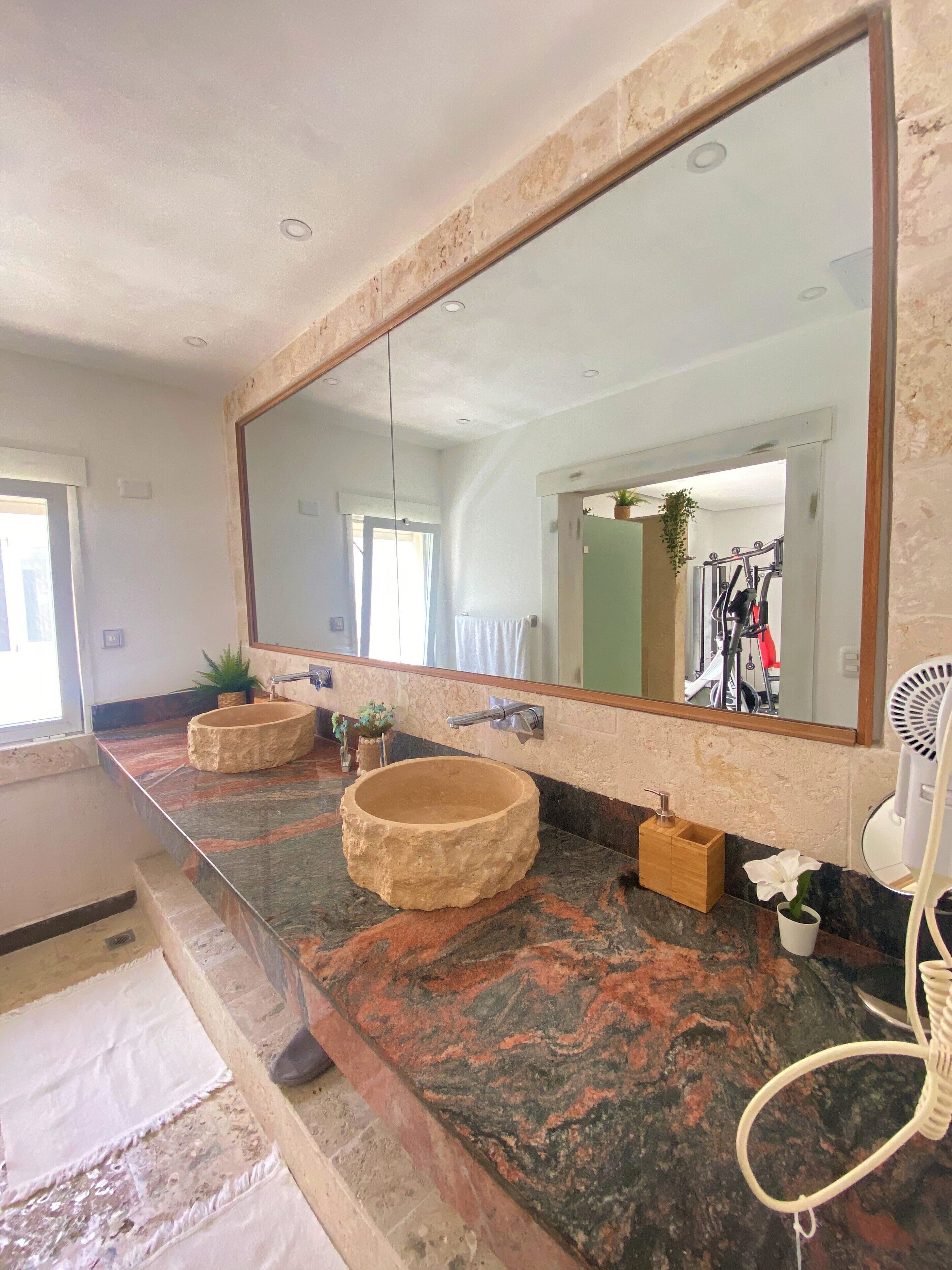 Nhà tiện nghi đơn giản, ban công, quang cảnh bãi biển | Phòng tắm | Buồng tắm vòi sen 