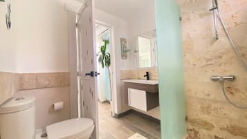 Rumah Comfort, balkon, pemandangan pantai | Kamar mandi | Shower