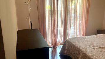 1 chambre, fer et planche Ă  repasser, Wi-Fi gratuit, draps fournis