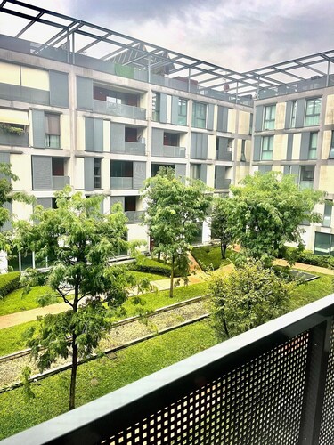 Close to downtown Como, free parking. Convenient for Switzerland.