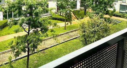 Close to downtown Como, free parking. Convenient for Switzerland.
