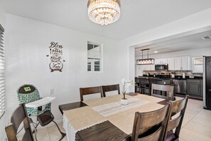 Dining - Orchard Oasis Retreat (West Palm Beach)