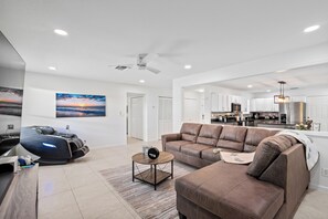 Living area - Orchard Oasis Retreat (West Palm Beach)