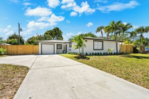 Exterior - Orchard Oasis Retreat (West Palm Beach)