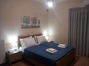 3 bedrooms, in-room safe, iron/ironing board, WiFi