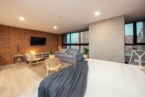 1 bedroom, in-room safe, desk, iron/ironing board