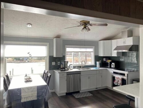 Peaceful and Cozy Waterfront Home [just renovated]