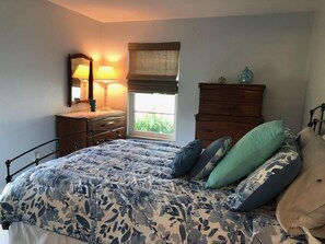 1 slaapkamer, een strijkplank/strijkijzer, wifi, beddengoed