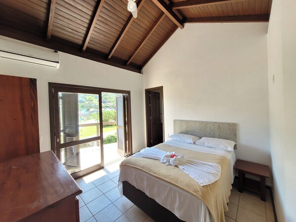 Vila | 3 quartos, Wi-Fi de cortesia, roupa de cama