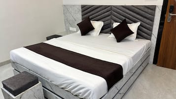 Deluxe Double Room, Balcony, Mountain View | 1 bedroom, laptop workspace, free WiFi