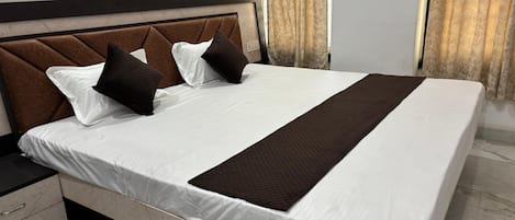 Deluxe suite, 1 slaapkamer, uitzicht op tuin | Een laptopwerkplek, gratis wifi