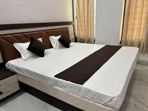 Deluxe Suite, 1 Bedroom, Garden View | 1 bedroom, laptop workspace, free WiFi