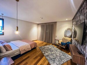 3 chambres, fer et planche à repasser, Wi-Fi, draps fournis