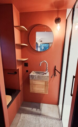 Handtücher, Seife, Toilettenpapier