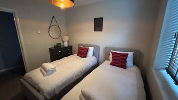 2 chambres, fer et planche à repasser, Wi-Fi, draps fournis