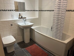 Assecador de cabells, tovalloles, sabó i xampú