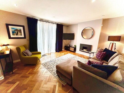 Luxury town centre 2 bedroom apartment