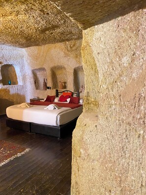 Royal-Zimmer | Bügeleisen/Bügelbrett, Zustellbetten, kostenloses WLAN, Bettwäsche