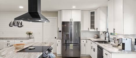 Refrigerador, microondas, horno y parrilla de estufa