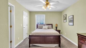 3 chambres, fer et planche Ă repasser, Wi-Fi, draps fournis