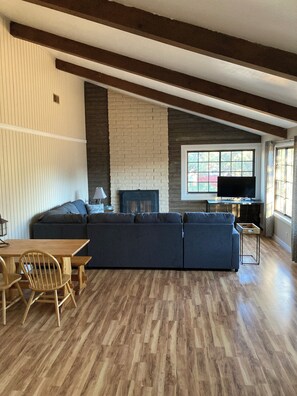 Smart-tv en een open haard