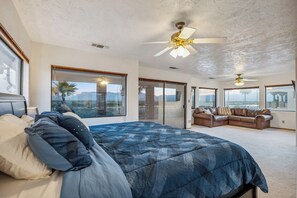 4 bedrooms, iron/ironing board, WiFi, bed sheets - Amazing Riverfront home with dock, boat ramp, fire pit on the Colorado river. (Bullhead City)