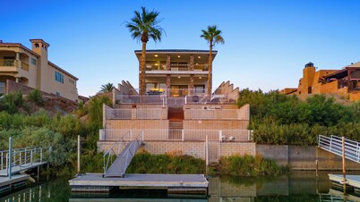 Amazing Riverfront home with dock, boat ramp, fire pit on the Colorado river.