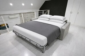 Unclassified image, 5 of 41, button