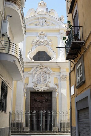 Unclassified image, 2 of 41, button