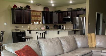 Charming 3-bedroom home near Nicholls State, min from Downtown, and hospitals