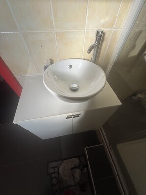 Shower, hair dryer, towels, toilet paper