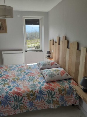 4 bedrooms, iron/ironing board, travel crib, free WiFi - Les 3 Alouettes Country house for 8 people (Compolibat)